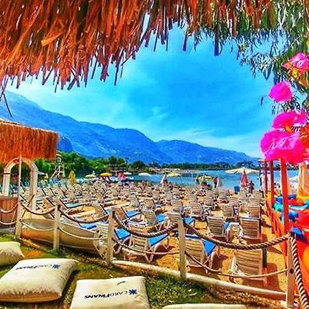 Golden Club & Caravan Holidays Camping 3*